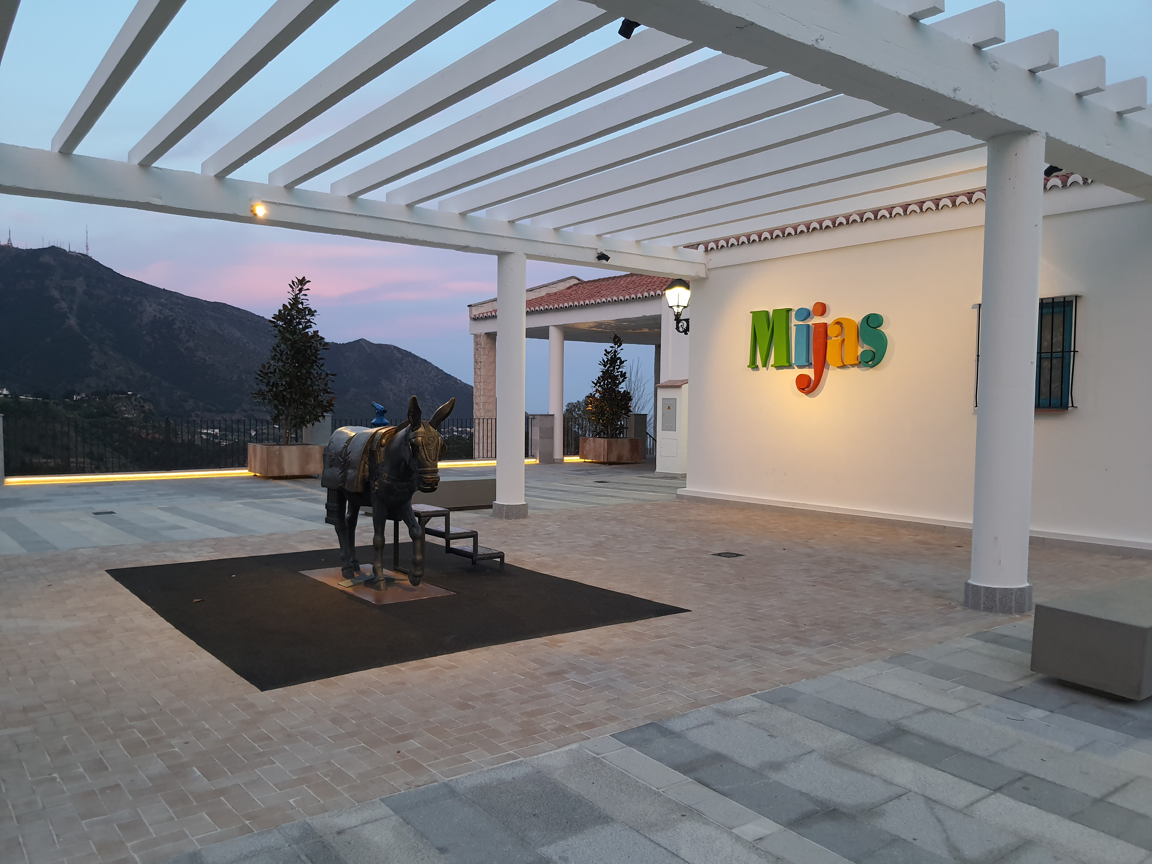 Gallery 02